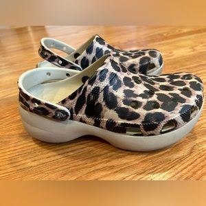Women’s size 9 platform crocs